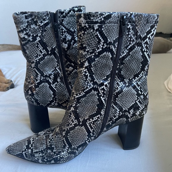 🐍 beautiful snake boots 😍😍 - Picture 1 of 5